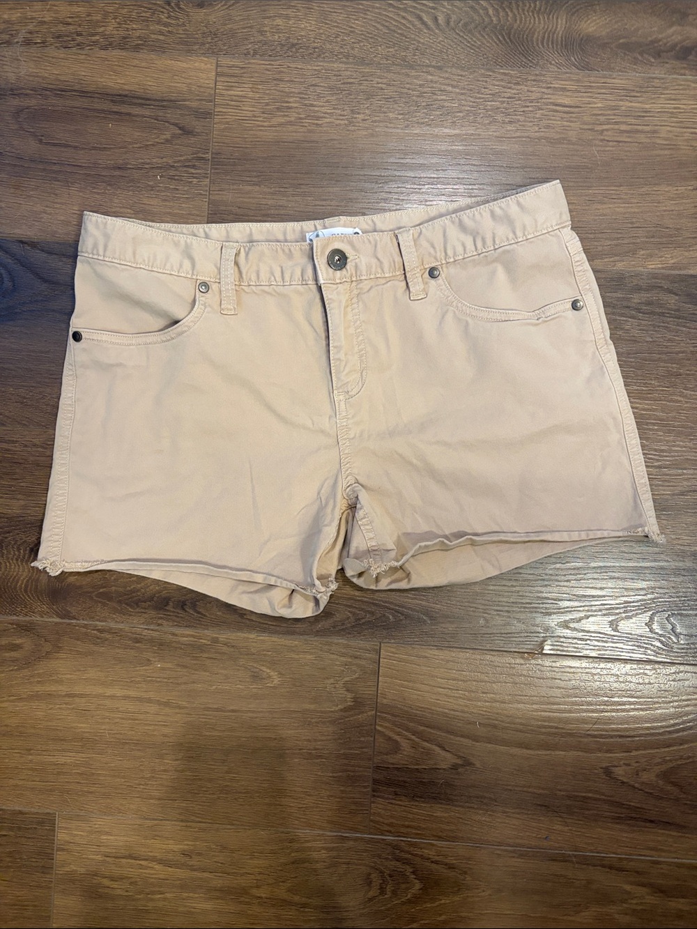 Carve Designs Oahu Shorts in khaki, light and comfortable twill, size 8 3.5”